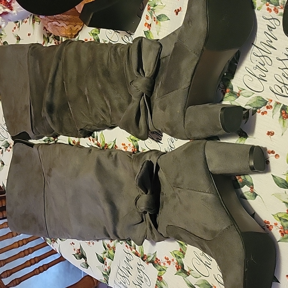 Boots - Picture 4 of 4